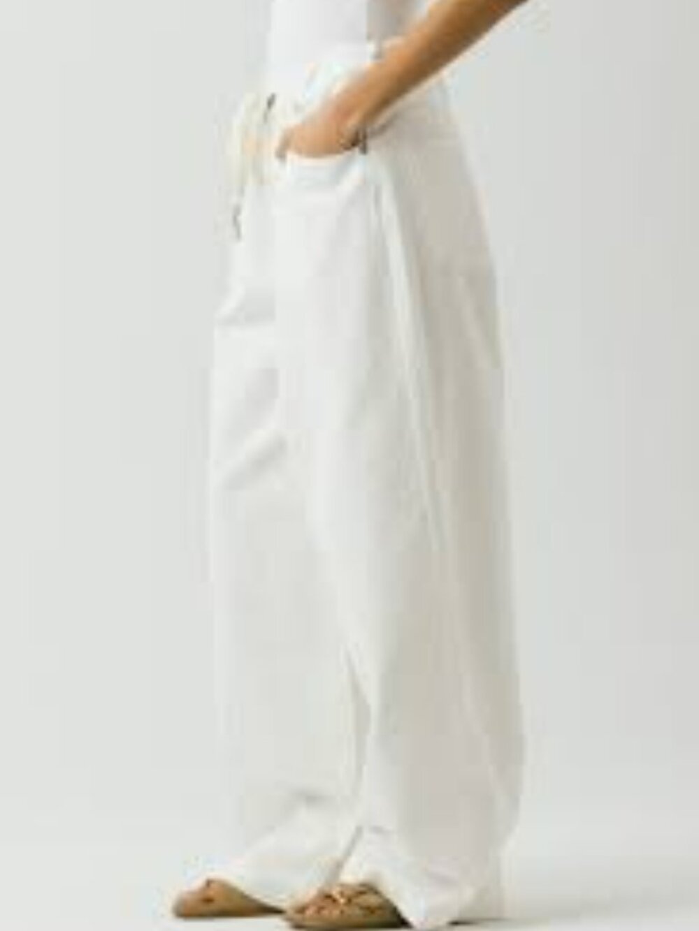 NEW! BLANK NYC WIDE LEG PUBLIC LIFE JEANS - Picture 2 of 8